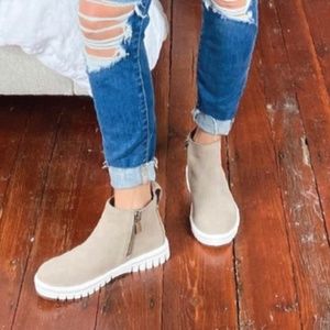 Blondo Flora Waterproof Bootie